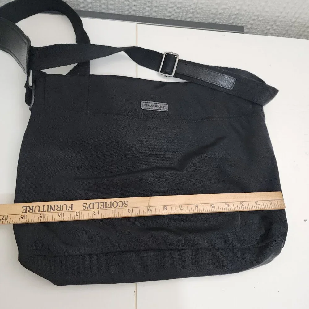 Banana Republic Black Messenger Laptop Bag Adjustable Strap Work Travel - Picture 8 of 13